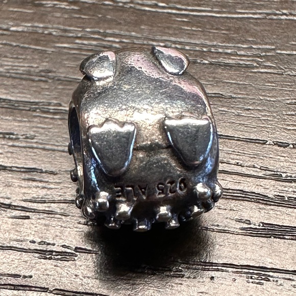 Pandora Hedgehog Charm - Picture 3 of 6